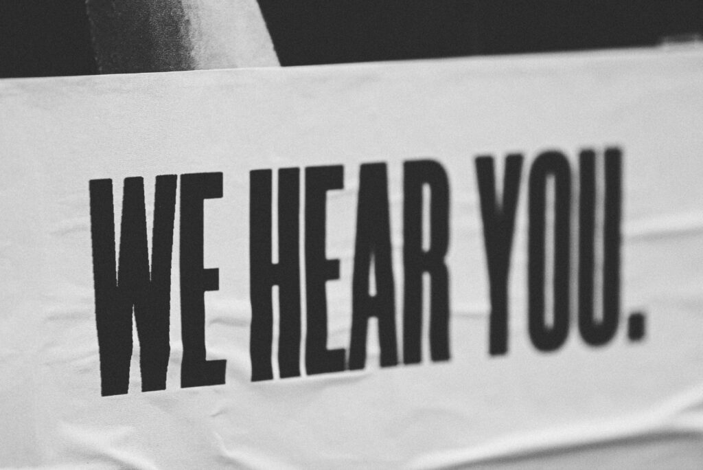 Luisterend oor - we hear you