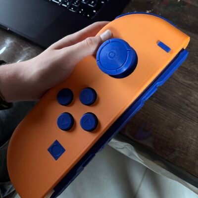 Mega joy-con om je nintendo switch joy-con in te steken en zo verder te spelen met dit oversized model