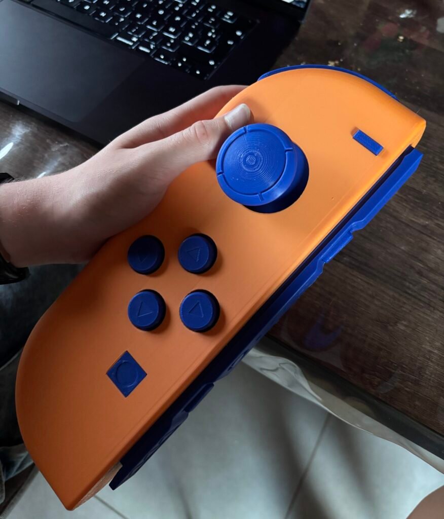 Mega joy-con om je nintendo switch joy-con in te steken en zo verder te spelen met dit oversized model